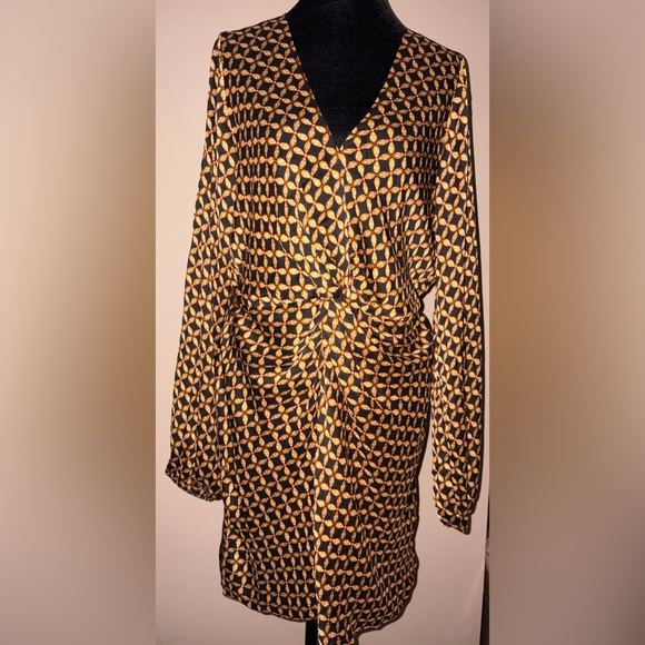 MINKPINK Dresses & Skirts - MINKPINK Black and Gold Geometric Mini Dress with cinched waistline NWT